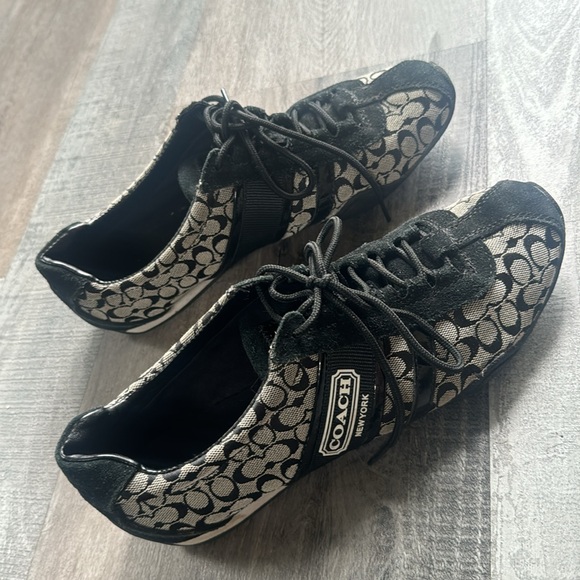 Coach signature C 8 1/2 M women’s lace up sneakers - Picture 6 of 8